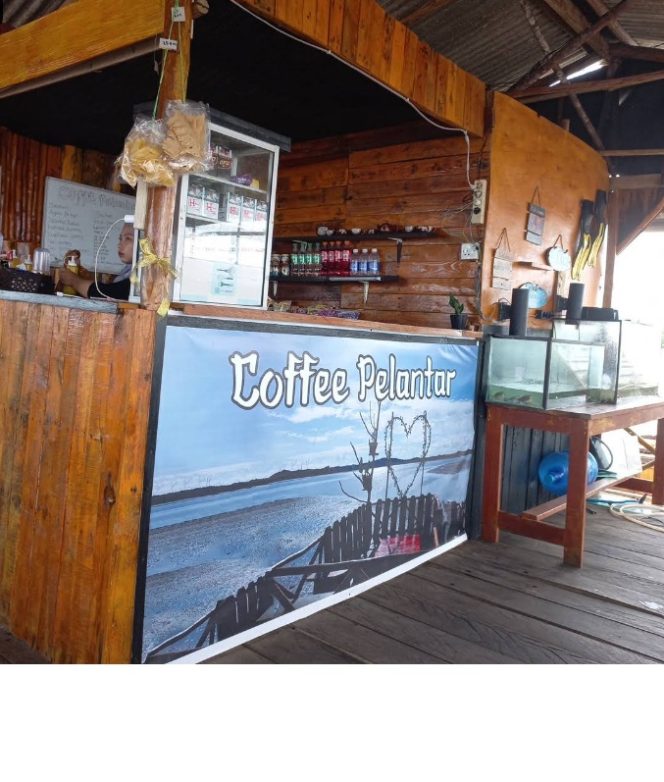 
					Kedai Kopi Pelantar Sungai Kecil: Menikmati Sajian Kopi Khas dan Pemandangan Pesisir Bintan